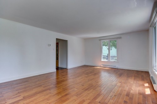 Salon - 92  - 94 Crois. Desautels, Saint-Charles-Sur-Richelieu, QC - Indoor Photo Showing Other Room