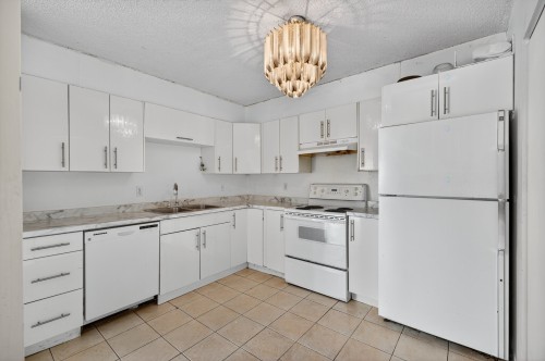 Cuisine - 607-2300 Rue Ward, Montréal (Saint-Laurent), QC - Indoor Photo Showing Kitchen