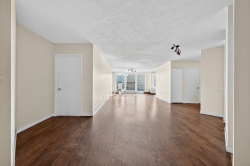 Salon - 607-2300 Rue Ward, Montréal (Saint-Laurent), QC - Indoor Photo Showing Other Room