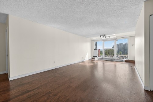 Salon - 607-2300 Rue Ward, Montréal (Saint-Laurent), QC - Indoor Photo Showing Other Room