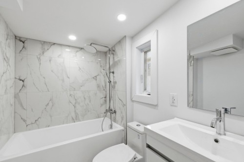 Salle de bains - 11131  - 11133 Av. L'Archevêque, Montréal (Montréal-Nord), QC - Indoor Photo Showing Bathroom