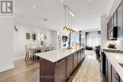 30 Hesperus Road, Vaughan, ON - Indoor Photo Showing Kitchen With Upgraded Kitchen