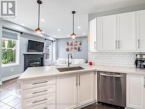 3 Arkwright Drive, Brampton, ON - Indoor Photo Showing Kitchen With Upgraded Kitchen