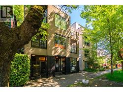 202 3673 W 11TH AVENUE  Vancouver, BC V6R 2K4