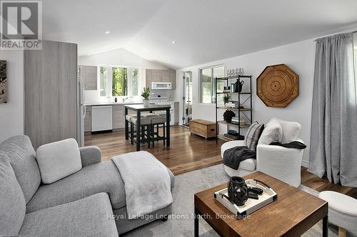 486056 Grey Road 30, Grey Highlands, ON - Indoor Photo Showing Living Room