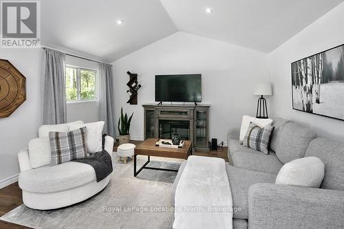 486056 Grey Road 30, Grey Highlands, ON - Indoor Photo Showing Living Room