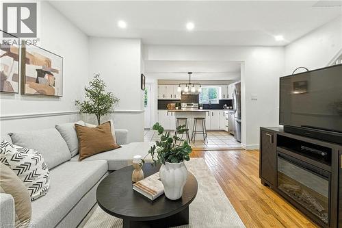 236 Cope Street, Hamilton, ON - Indoor Photo Showing Living Room