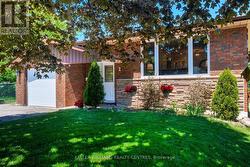 2 BANMOOR BOULEVARD Toronto, ON M1J 2Y9