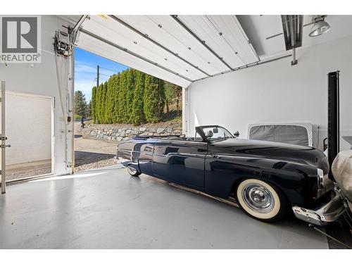 2387 Campbell Road, West Kelowna, BC - Indoor Photo Showing Garage