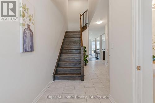 Welcoming and bright foyer - 9 Callon Drive, Hamilton (Meadowlands), ON 