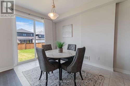 Eat-in kitchen - 9 Callon Drive, Hamilton (Meadowlands), ON 