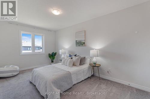 Spacious bedroom with large closet - 9 Callon Drive, Hamilton (Meadowlands), ON 