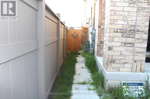 35 MERRIMAC DRIVE , Brampton, Ontario L6Y 6K4 3