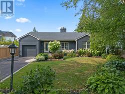 278 CAROLYN DRIVE Oakville (Co Central), ON L6K 3M6