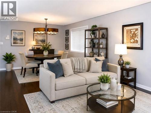 21 Saddler Street, Fonthill, ON - Indoor Photo Showing Living Room