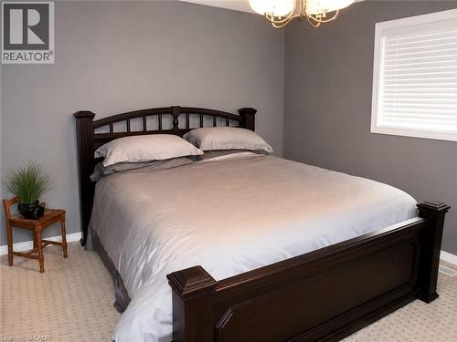 21 Saddler Street, Fonthill, ON - Indoor Photo Showing Bedroom