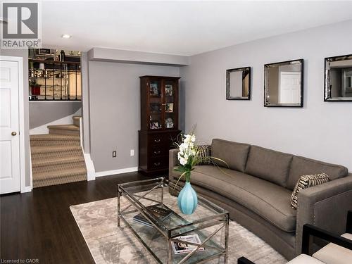 21 Saddler Street, Fonthill, ON - Indoor Photo Showing Living Room