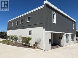198 LOCHIEL STREET Sarnia, ON N7T 4C6