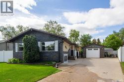266 Albany CRESCENT  Saskatoon, SK S7K 3X8