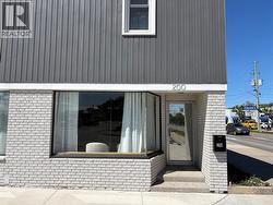 200 LOCHIEL STREET Sarnia, ON N7T 4C6