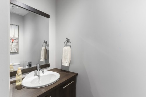 Powder room - 1-1185Z Rue Principale, Saint-Zotique, QC - Indoor Photo Showing Bathroom