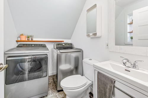 Salle d'eau - 347 Av. St-Jacques, Donnacona, QC - Indoor Photo Showing Laundry Room