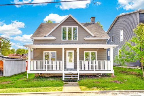 Façade - 347 Av. St-Jacques, Donnacona, QC - Outdoor With Deck Patio Veranda