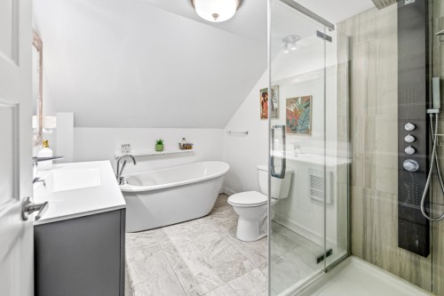 Salle de bains - 347 Av. St-Jacques, Donnacona, QC - Indoor Photo Showing Bathroom