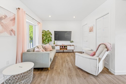 Salon - 347 Av. St-Jacques, Donnacona, QC - Indoor Photo Showing Living Room