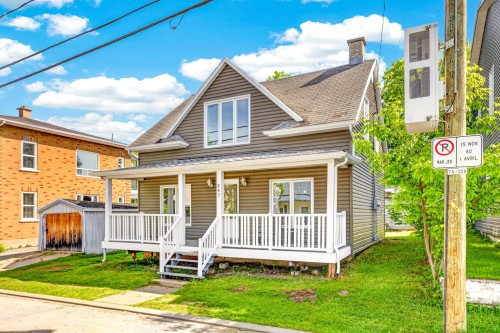 Façade - 347 Av. St-Jacques, Donnacona, QC - Outdoor With Deck Patio Veranda
