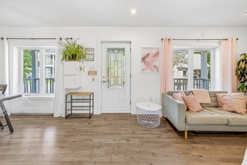 Hall d'entrée/Vestibule - 347 Av. St-Jacques, Donnacona, QC - Indoor Photo Showing Living Room