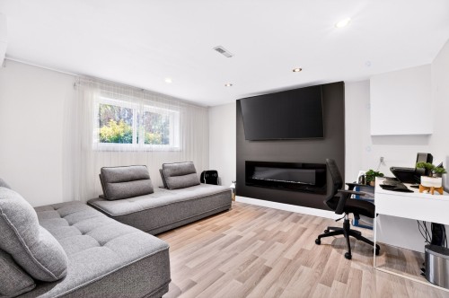 Salle familiale - 2625 Rue Cantin, Mascouche, QC - Indoor Photo Showing Living Room With Fireplace