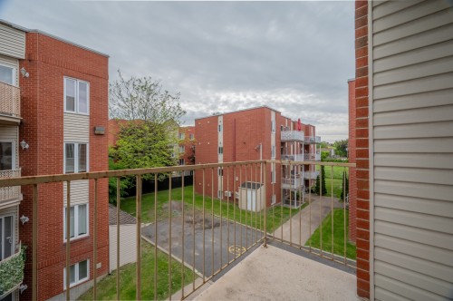 Balcon - E-5377 Boul. Milan, Brossard, QC - Outdoor With Exterior