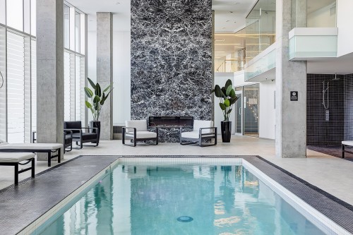Pool - 704-1025 Rue De La Commune E., Montréal (Ville-Marie), QC - Indoor Photo Showing Other Room With In Ground Pool