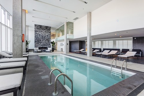 Pool - 704-1025 Rue De La Commune E., Montréal (Ville-Marie), QC - Indoor Photo Showing Other Room With In Ground Pool