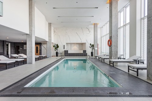 Pool - 704-1025 Rue De La Commune E., Montréal (Ville-Marie), QC - Indoor Photo Showing Other Room With In Ground Pool