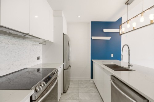 Cuisine - 316-4959 Rue Jean-Talon O., Montréal (Côte-Des-Neiges/Notre-Dame-De-Grâce), QC - Indoor Photo Showing Kitchen With Double Sink With Upgraded Kitchen