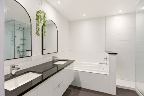 Salle de bains attenante à la CCP - 316-4959 Rue Jean-Talon O., Montréal (Côte-Des-Neiges/Notre-Dame-De-Grâce), QC - Indoor Photo Showing Bathroom