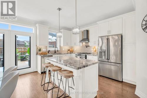 17 Mitchell Crescent, Mono, ON - Indoor Photo Showing Kitchen With Upgraded Kitchen