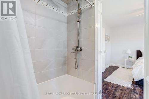 127 Barnesdale Avenue N, Hamilton, ON 