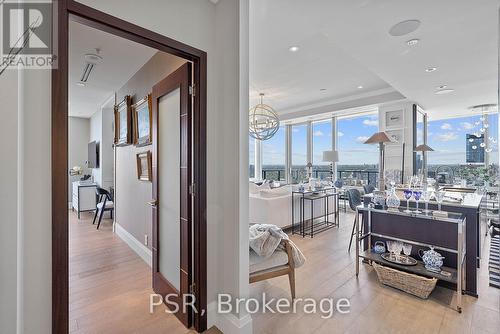 5003 - 180 University Avenue, Toronto, ON 