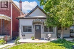 127 BARNESDALE Avenue N  Hamilton, ON L8L 6S8