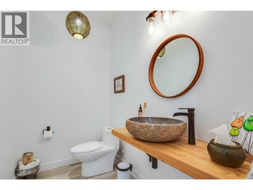 7235 Dunwaters Road, Kelowna, BC 