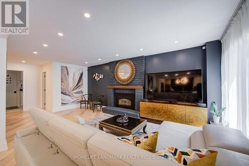 1360 Old English Lane, Oakville, ON 