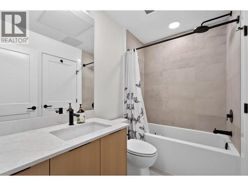 Bathroom with access to hallway or bedroom - 620 Coronation Avenue Unit# 211, Kelowna, BC 