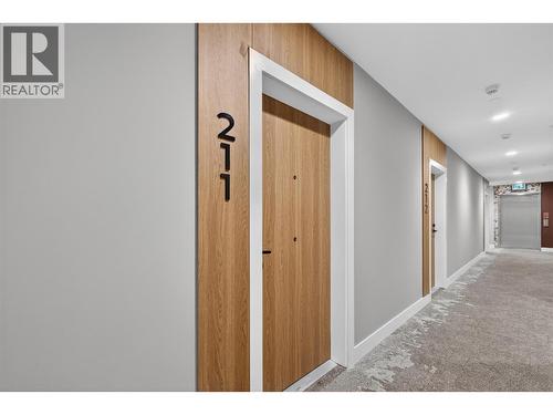 Impressive hallway design -  unit within steps to the elevator - 620 Coronation Avenue Unit# 211, Kelowna, BC 