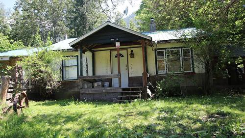 7735 Stewart Road, Fauquier, BC 