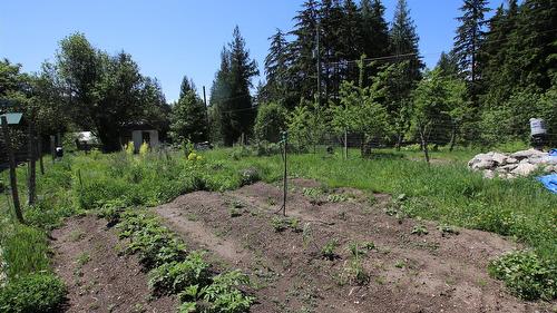 7735 Stewart Road, Fauquier, BC 