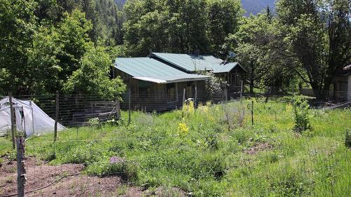 7735 Stewart Road, Fauquier, BC 