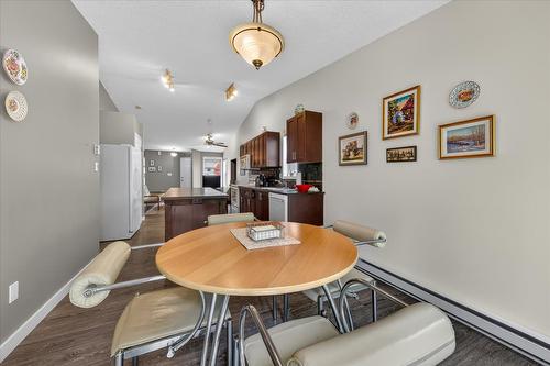 3-7559 Columbia Avenue, Radium Hot Springs, BC - Indoor Photo Showing Dining Room